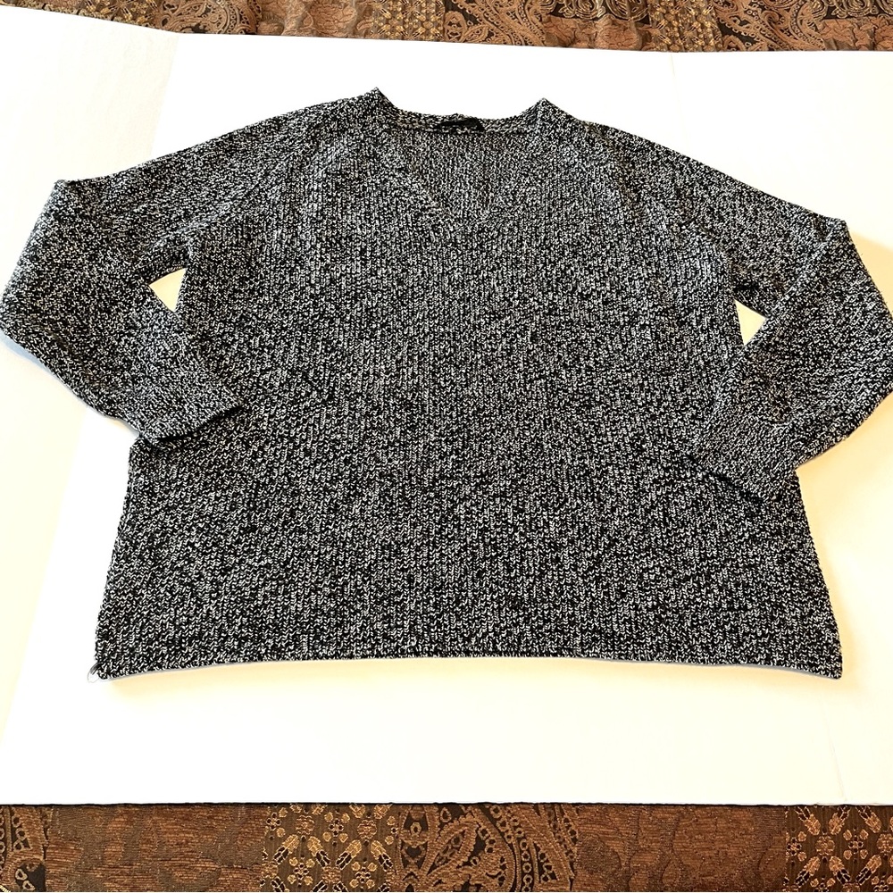 Athleta Women Medium Black White V-neck Sweater Long Sleeve Athleisure Winter